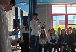 (photo)